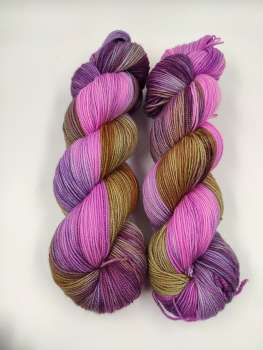 Falkland Socks High Twist - Lila Pinke Walnuss