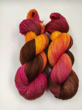 Der Klassiker 4 fach - Sockenwolle  - ORANGEBRAUNE DRACHENFRUCHT