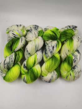 VORBESTELLUNG -   Einöder Merino  Socke  *** Neon Streusel GRÜN