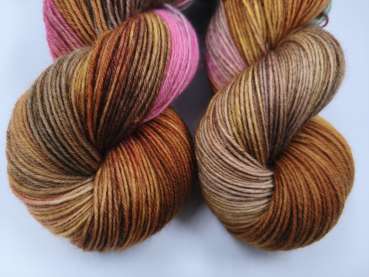 Preview: Der Klassiker 4 fach - Sockenwolle  -   GRÜNBRAUNES ROSE