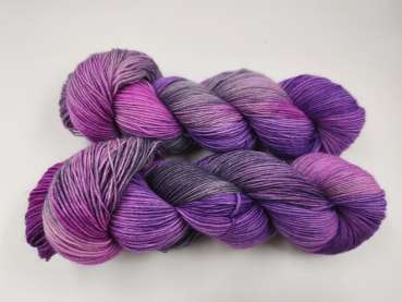 Preview: Der Klassiker 4 fach - Sockenwolle  -  LILAGRAUE BEERE