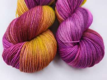 Preview: Der Klassiker 4 fach - Sockenwolle  -   ROTER BEERENLIMES