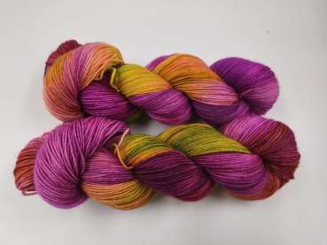 Preview: Der Klassiker 4 fach - Sockenwolle  -   ROTER BEERENLIMES