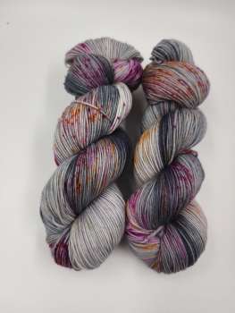 Die " Softe High Twist " Einöder Merino  Socke  *** Wildes Grau