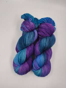 Die " Softe High Twist " Einöder Merino  Socke  *** Türkisblaues Purple