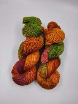 Die " Softe High Twist " Einöder Merino  Socke  *** Grünes Orangerot