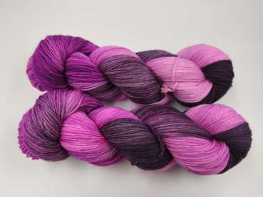 Preview: Einöder Merino  Socke  ***  AUBERGINEN BEERE