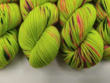 Preview: Einöder Merino  Socke  ***  Neon Konfetti Grün