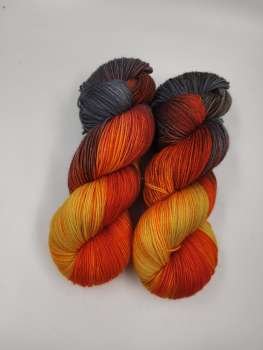 " Die Robuste " Merinosockenwolle **** ROTGRAUES ORANGEGELB