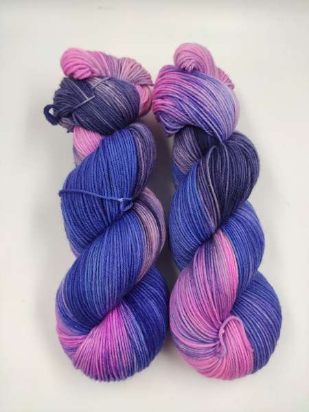 MERINO  High Twist Sockenwolle - PINKES LILA
