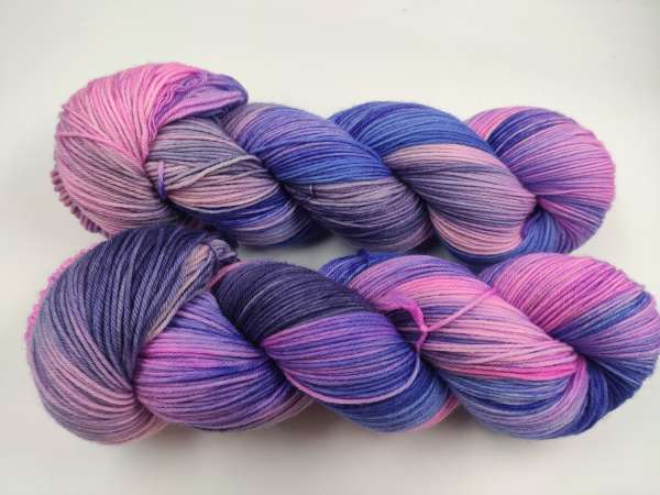 MERINO  High Twist Sockenwolle - PINKES LILA