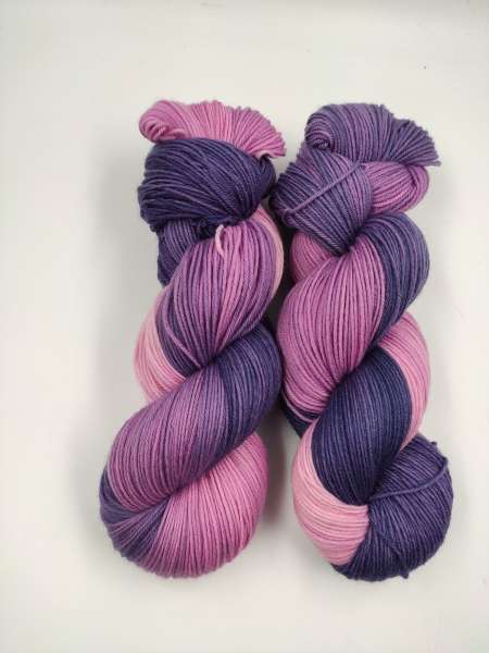 " Die Feine " Merinosockenwolle  *** LILAC