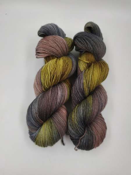 Der Klassiker 4 fach - Sockenwolle  -  GRAUBRAUNE OLIVE