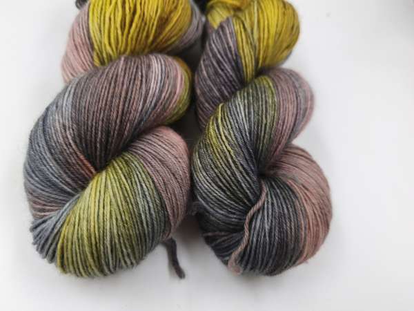 Der Klassiker 4 fach - Sockenwolle  -  GRAUBRAUNE OLIVE