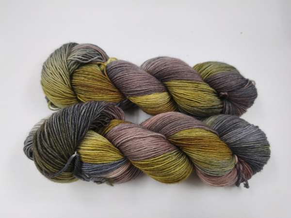 Der Klassiker 4 fach - Sockenwolle  -  GRAUBRAUNE OLIVE