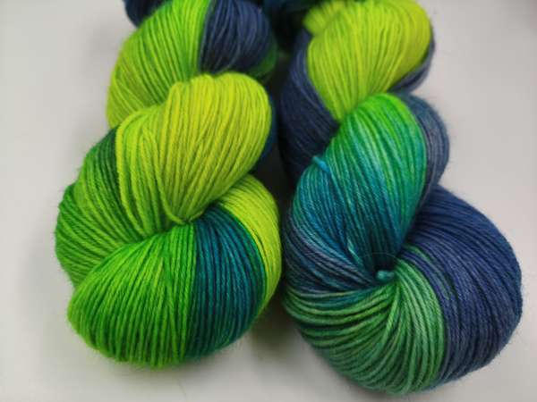 Der Klassiker 4 fach - Sockenwolle  -   BLAUTÜRKISES GELBGRÜN