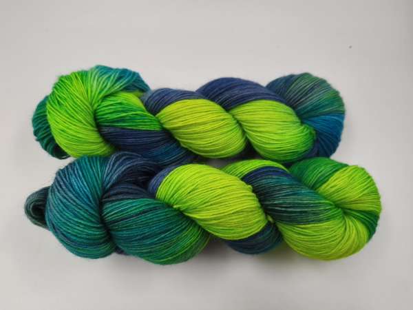 Der Klassiker 4 fach - Sockenwolle  -   BLAUTÜRKISES GELBGRÜN