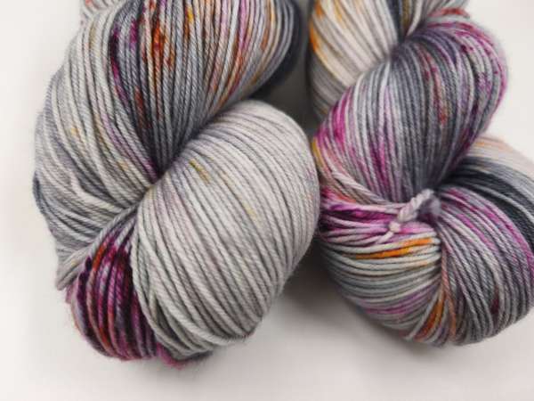 Die " Softe High Twist " Einöder Merino  Socke  *** Wildes Grau