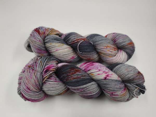 Die " Softe High Twist " Einöder Merino  Socke  *** Wildes Grau