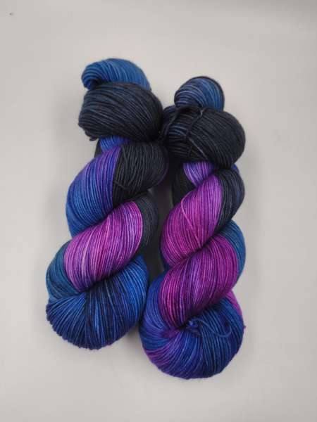 Die " Softe High Twist " Einöder Merino  Socke  *** Purple Blaues Avalon
