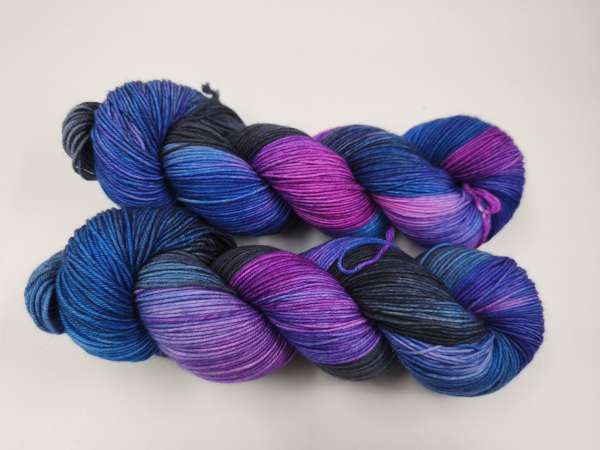 Die " Softe High Twist " Einöder Merino  Socke  *** Purple Blaues Avalon