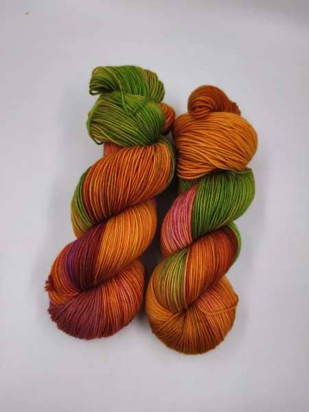 Die " Softe High Twist " Einöder Merino  Socke  *** Grünes Orangerot