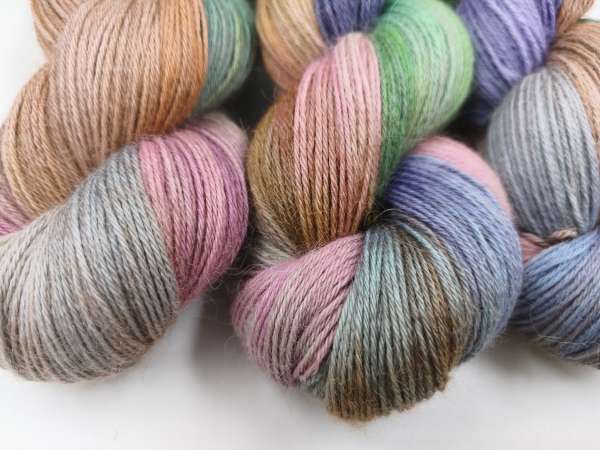 Lammpaka   ****  Einfach Bunt