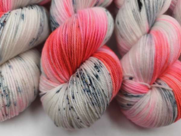 VORBESTELLUNG  -  Einöder Merino  Socke  *** Neon Streusel - RED