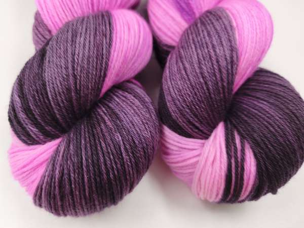 Einöder Merino  Socke  ***  AUBERGINEN BEERE