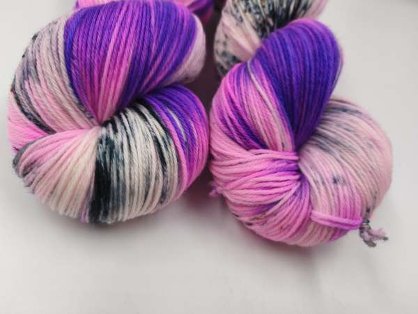 VORBESTELLUNG  -   Einöder Merino  Socke  *** Neon Streusel - PURPLE