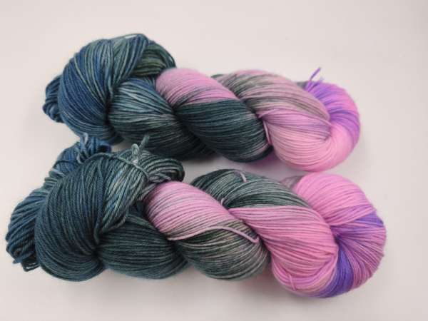 " Die Robuste " Merinosockenwolle **** PINKES TEAL